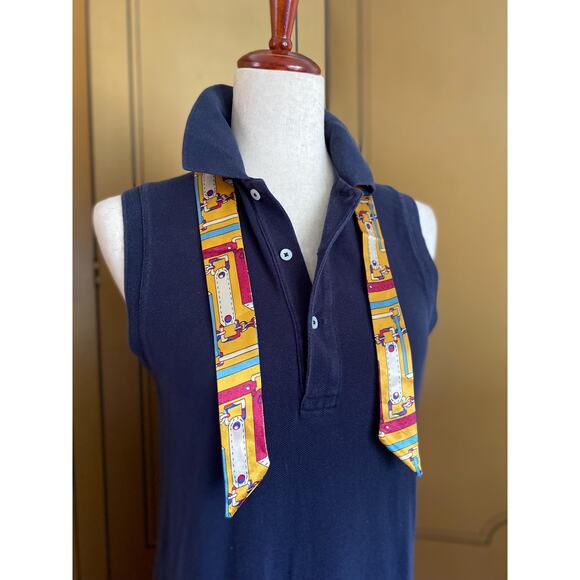 Thin scarf with chain and straps pattern - Picture 2 of 4